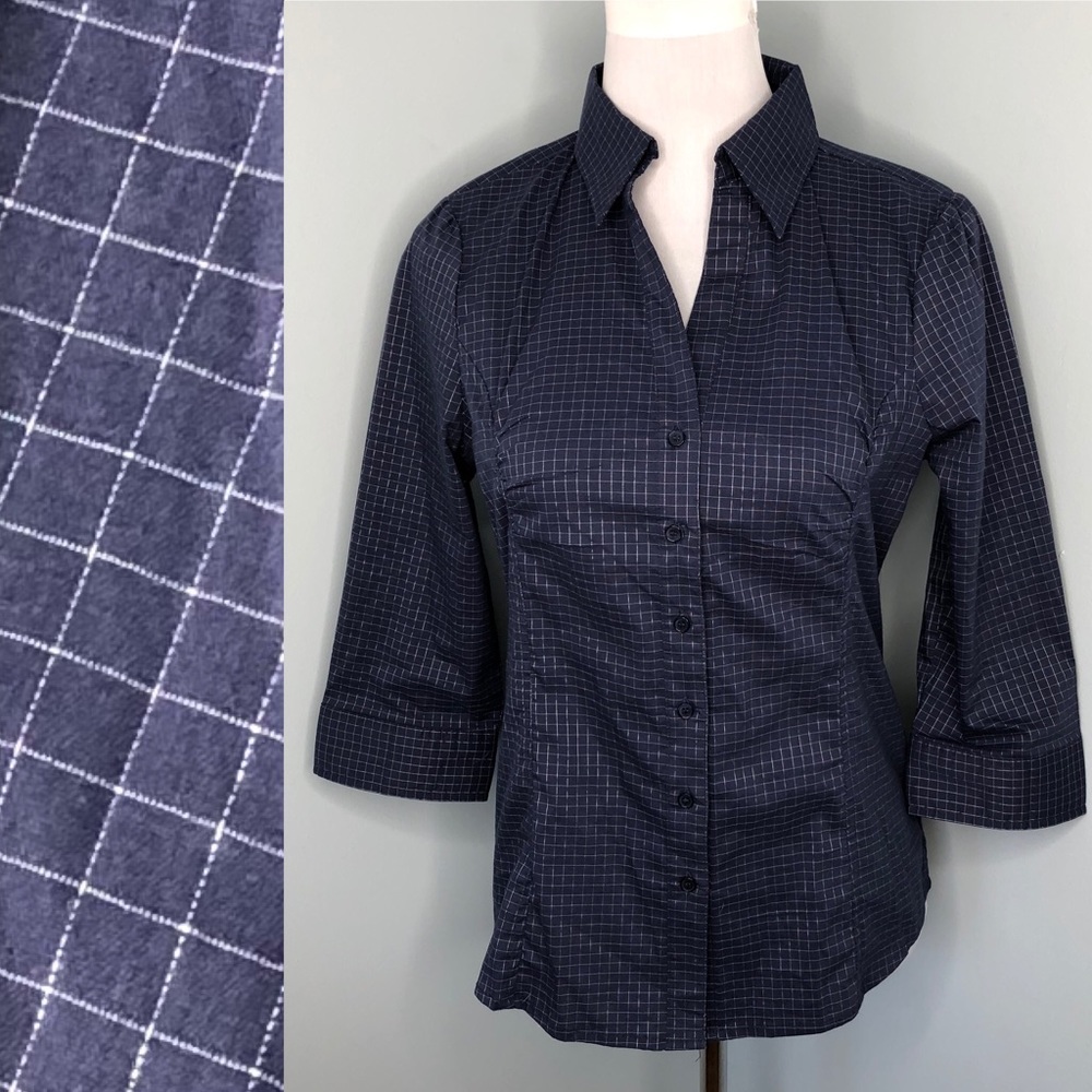 ✨2/$20✨Suzy Shier Fitted Button Down